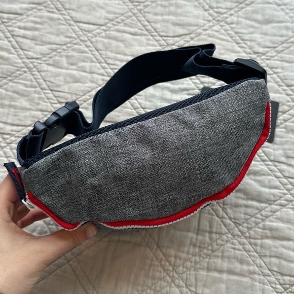 Converse Belt Bag - Picture 2 of 8